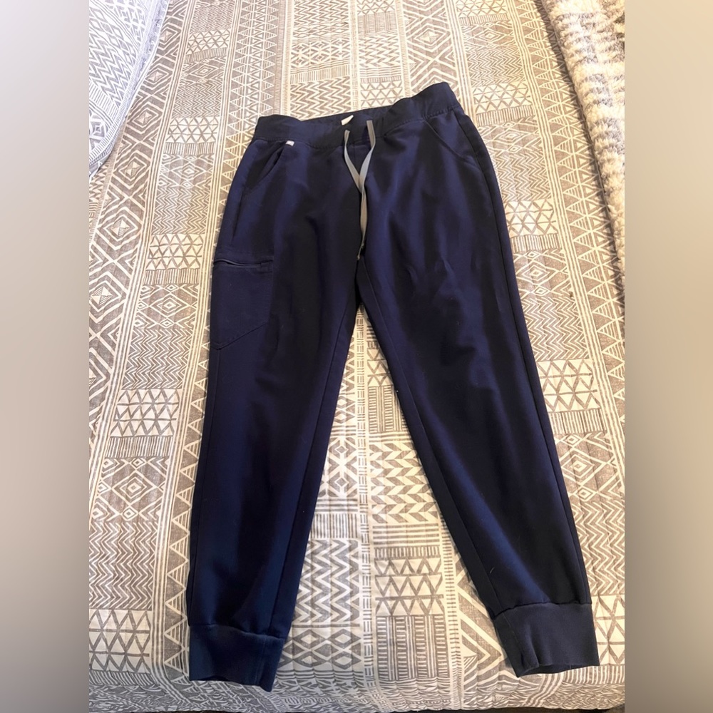 Medium navy blue figs joggers